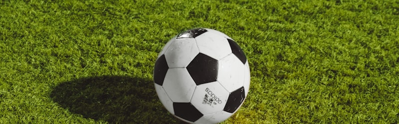 欧洲冠军联赛决赛精彩瞬间 - 球员激烈拼抢